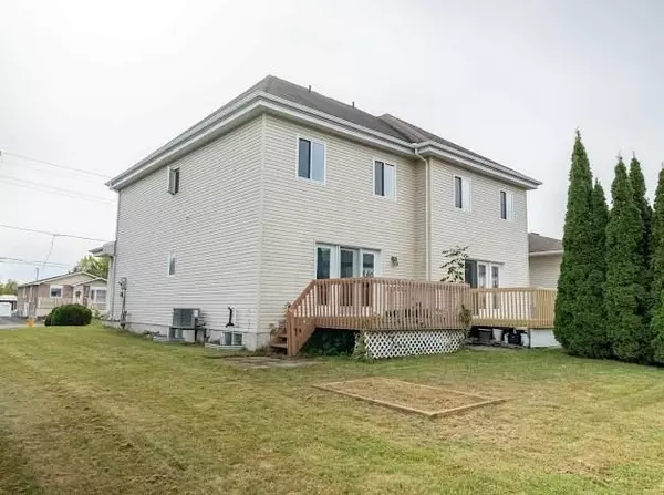 Cornwall, ON K6K 1W2,93 MCKENZIE ST