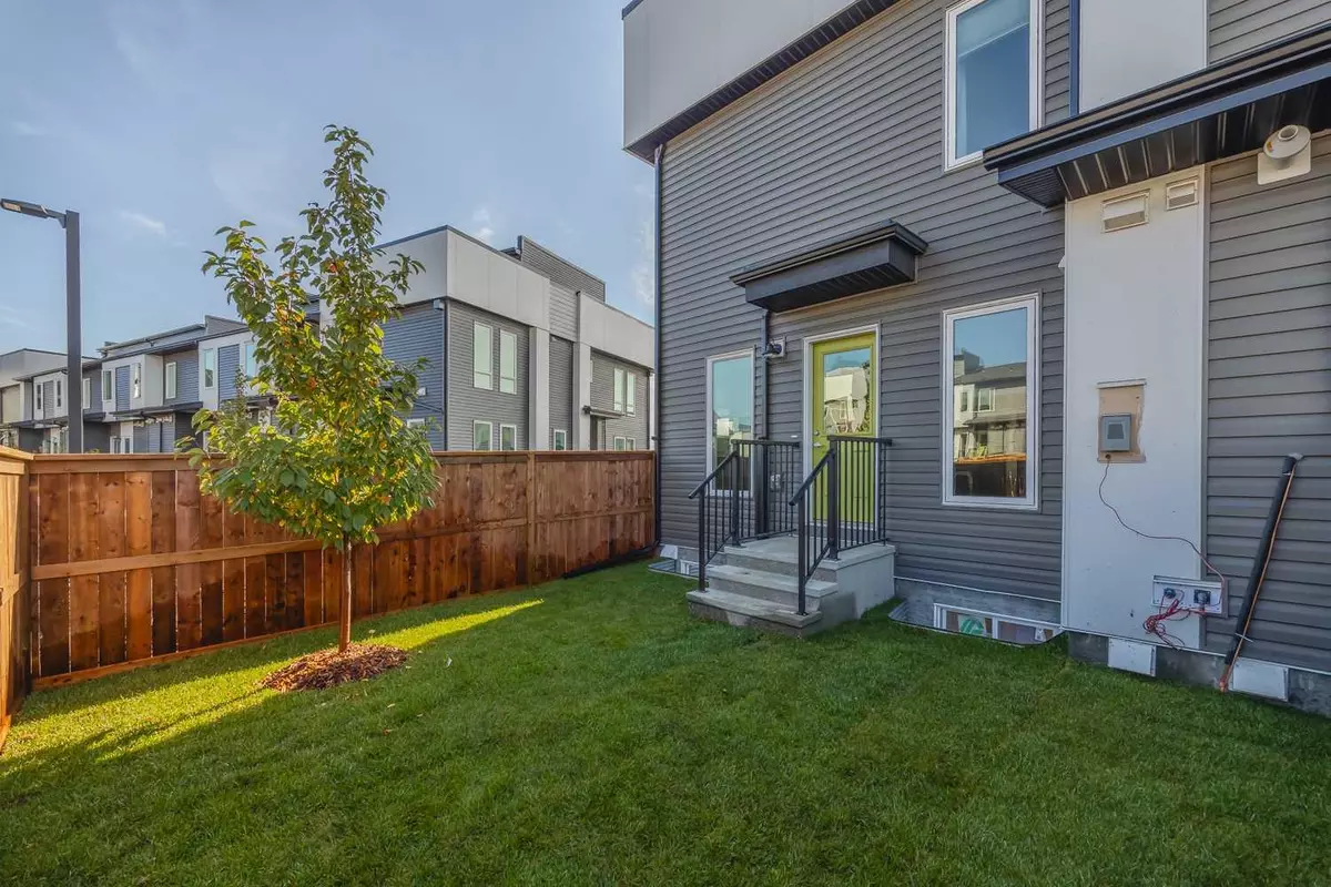 Calgary, AB T3M3H1,424 Seton CIR SE