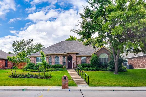 808 Ridge Road W, Rockwall, TX 75087