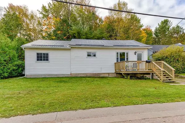 Renfrew, ON K8H 2G1,1332 VICTORIA ST