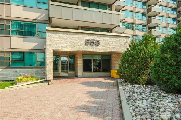 555 BRITTANY DR #1112, Manor Park - Cardinal Glen And Area, ON K1K 4C5