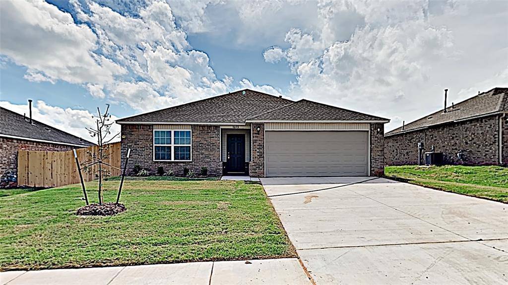 2032 W Hunters Spring Way, Mustang, OK 73064