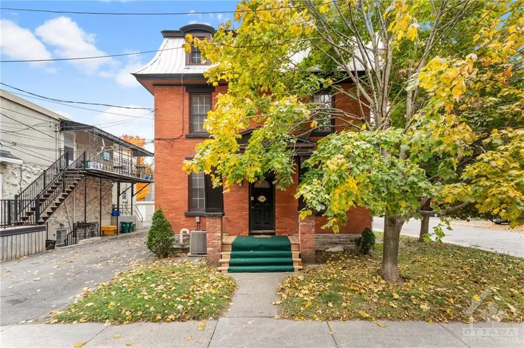 Vanier And Kingsview Park, ON K1L 8A1,114 BARRETTE ST