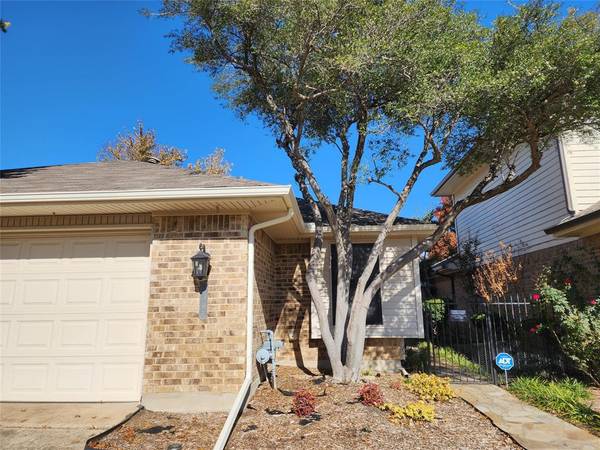 2109 Rose Cliff Lane, Carrollton, TX 75007