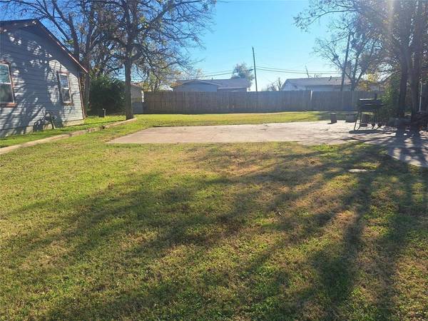 1008 E Hickory Street, Kaufman, TX 75142