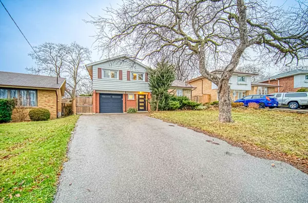 18 Lantana CT, Toronto C13, ON M4A 2H8