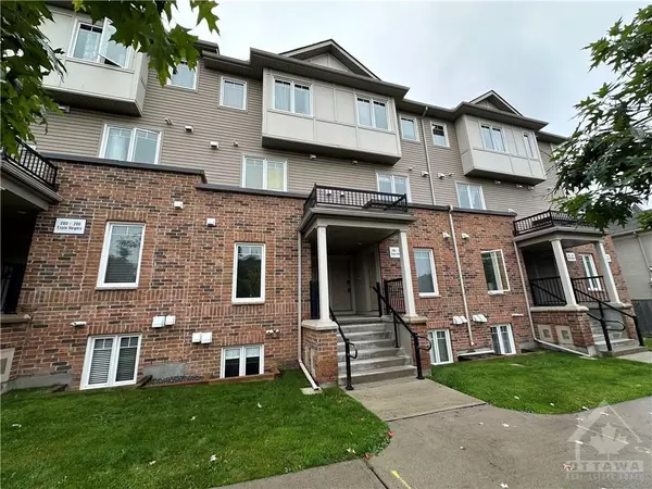 294 ESPIN HTS, Barrhaven, ON K2J 0Y8