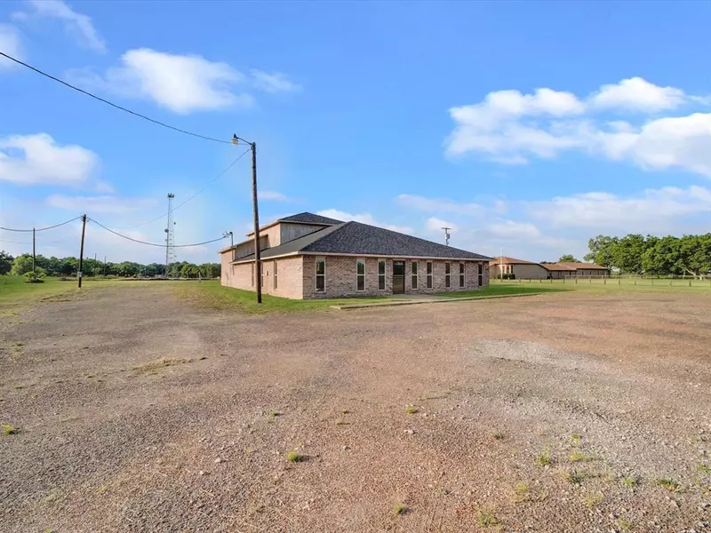 205 E I-30 Svc Road, Cumby, TX 75482