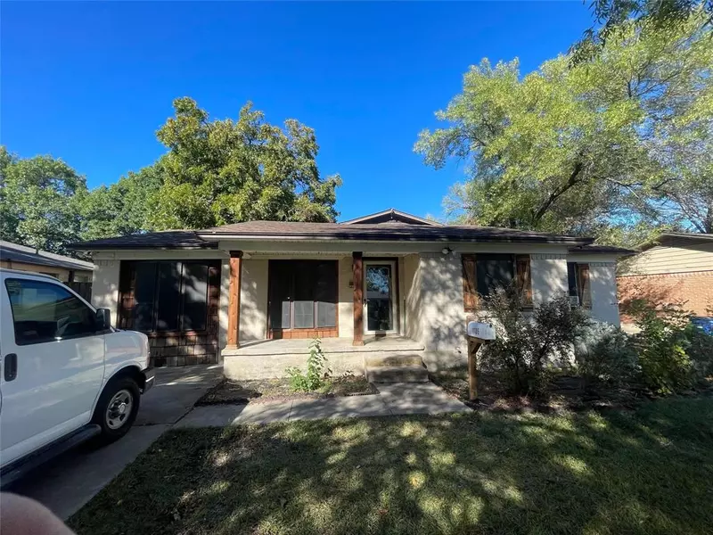 1105 Noble Avenue, Carrollton, TX 75006