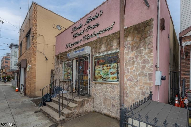 390 Summit Ave, Jersey City, NJ 07306