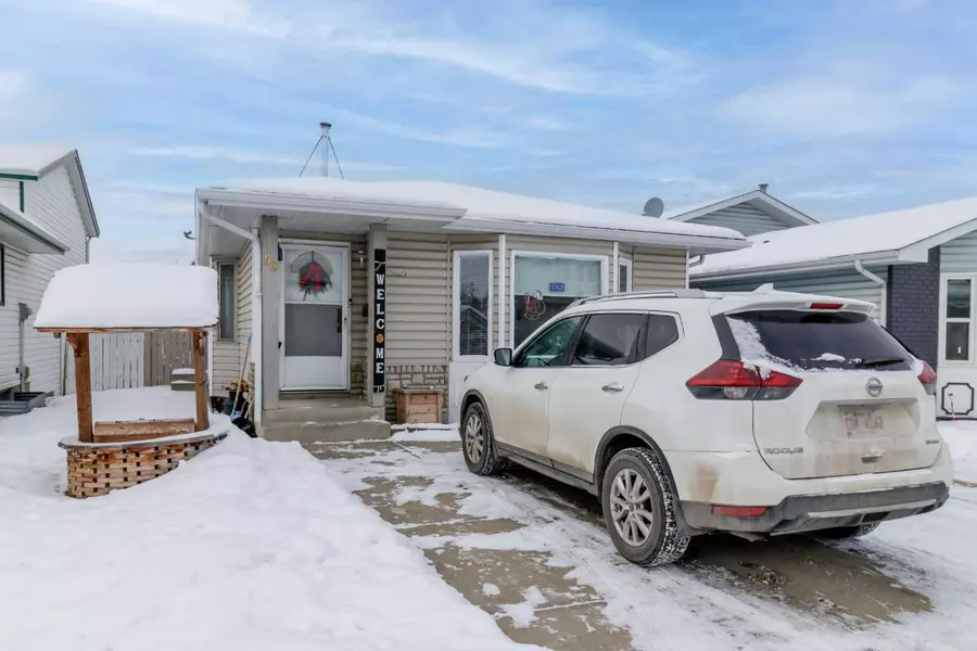 52 Elliot CRES, Red Deer, AB T4R 2J7