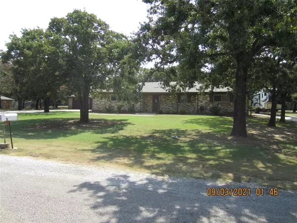 902 Greenbriar Drive, Joshua, TX 76058