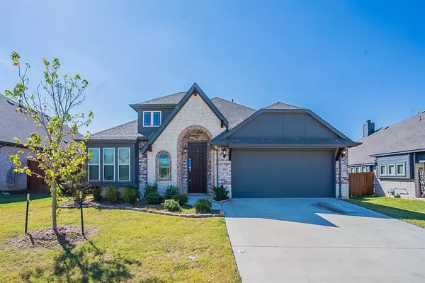 1060 English Oak Drive, Burleson, TX 76028