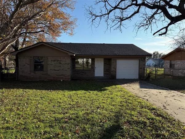 209 W 3rd Street, Weatherford, TX 76086