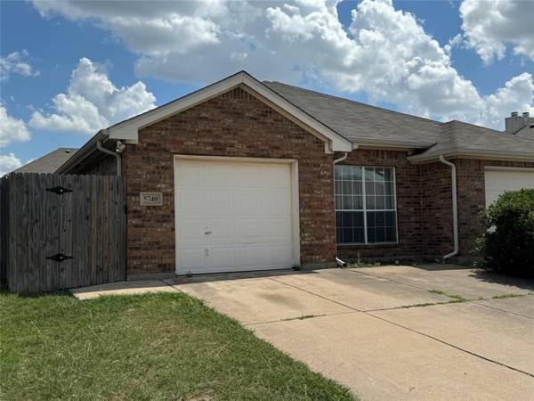 5740 Swords Drive, Fort Worth, TX 76137