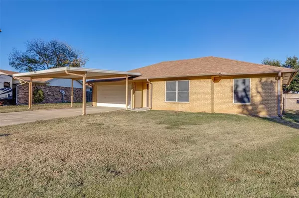 301 Guadalupe Drive, Saginaw, TX 76179