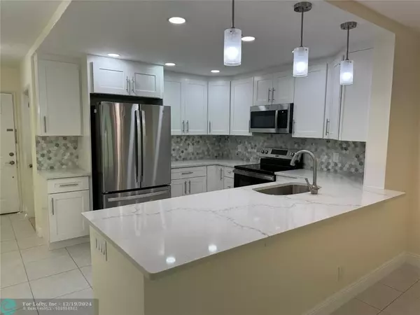 Boca Raton, FL 33496,9005 Flynn Cir  #5