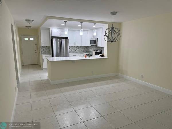 Boca Raton, FL 33496,9005 Flynn Cir  #5