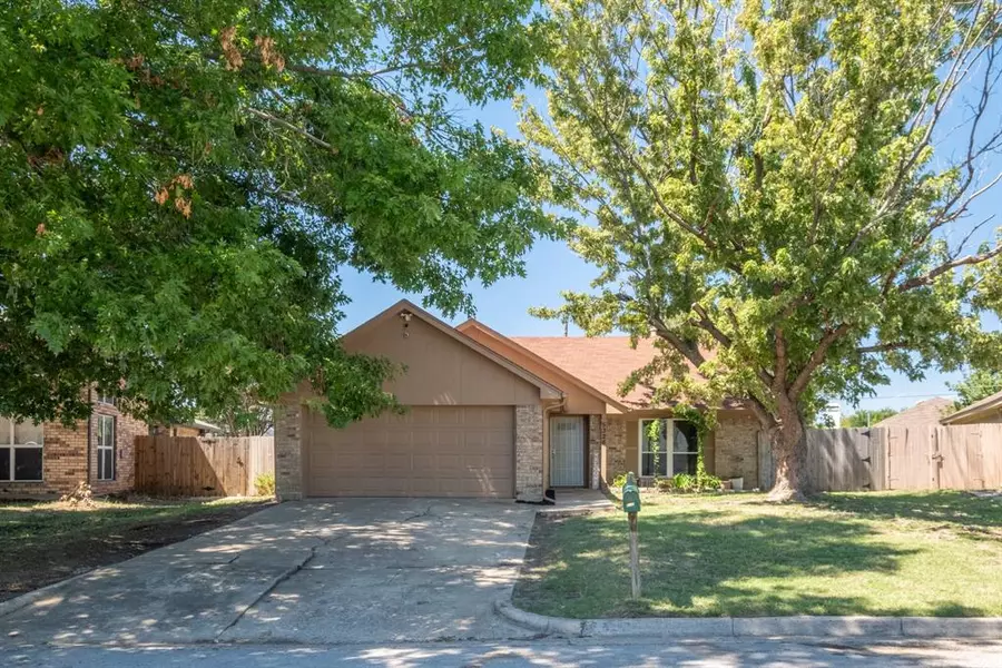 5326 Rowcrop Drive, Arlington, TX 76017