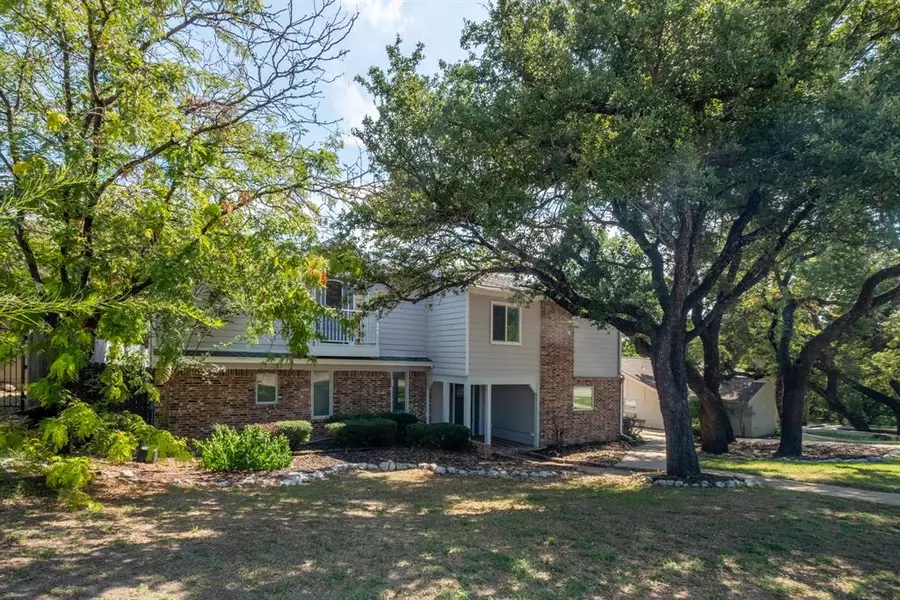 8536 Lake Country Drive, Fort Worth, TX 76179