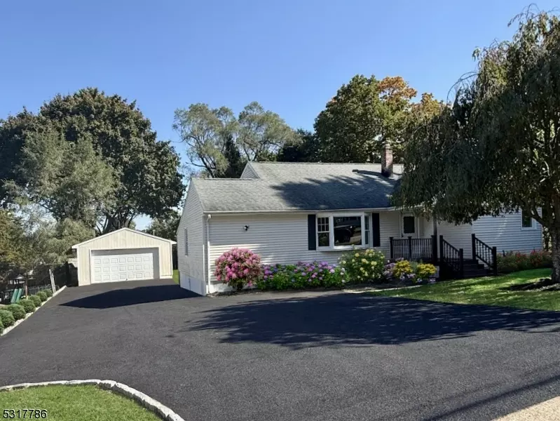 7 Golf Course Rd, Roxbury Twp., NJ 07876