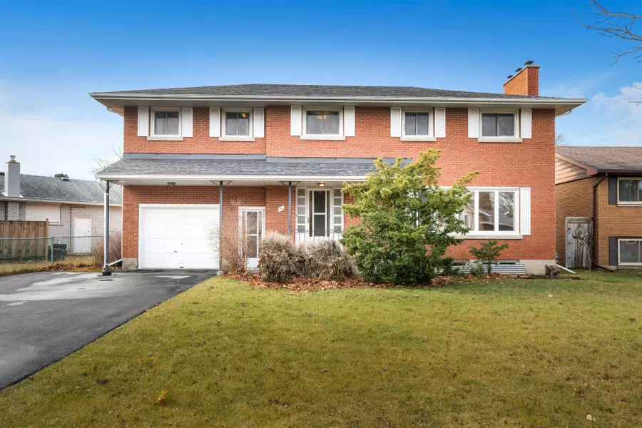 14 Machar PL, Kingston, ON K7M 1L6