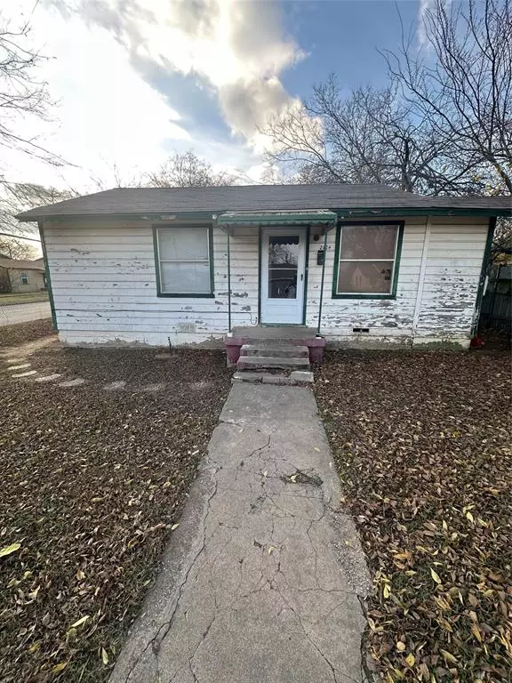 Fort Worth, TX 76104,2124 Ash Crescent Street