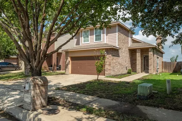 Fort Worth, TX 76179,8912 Sunny Hollow Drive