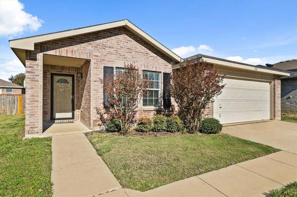 1921 Elk Lake Trail, Fort Worth, TX 76247