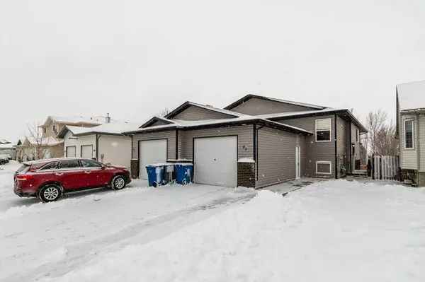 87 Vista RD SE,  Medicine Hat,  AB T1B 0A3