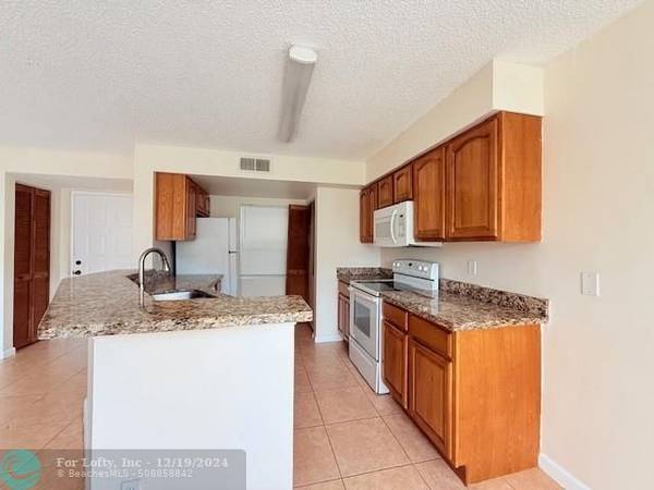 Sunrise, FL 33322,9999 Summerbreeze Dr  #313