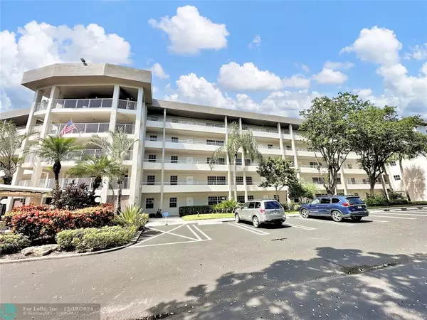 Pompano Beach, FL 33069,545 Oaks Ln  #301