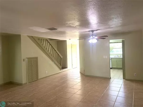 Coral Springs, FL 33065,11571 NW 35th St  #11571