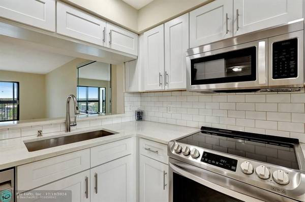 Delray Beach, FL 33446,14460 Strathmore Ln  #807