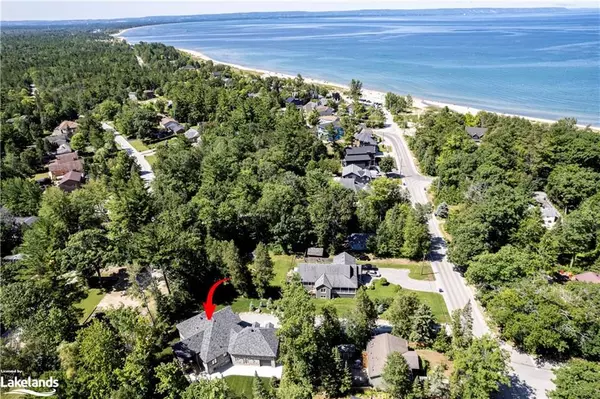 Wasaga Beach, ON L9Z 2R5,833 EASTDALE DR