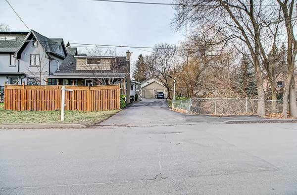 Mississauga, ON L5E 1J3,1331 St. James AVE