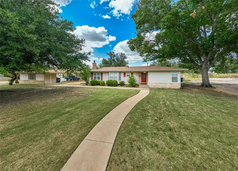 1504 W Elm Street, Breckenridge, TX 76424