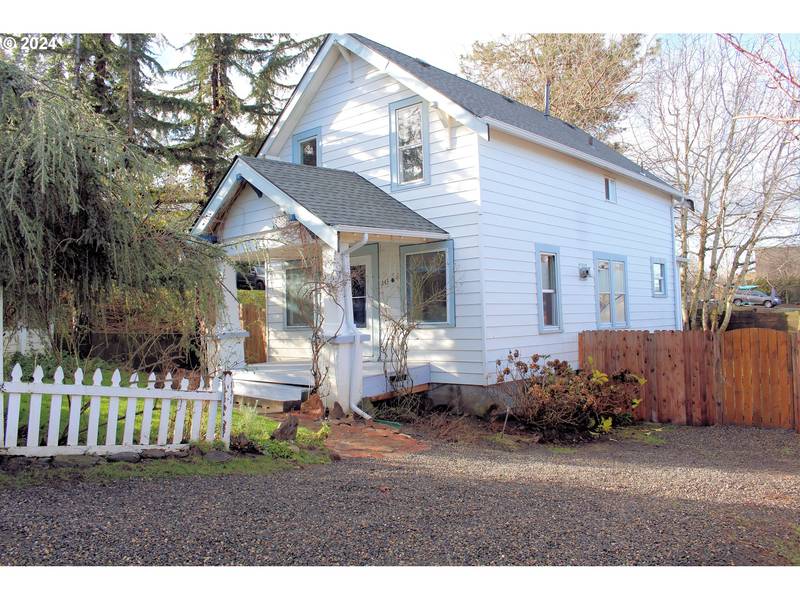 243 SE DORA AVE, Troutdale, OR 97060