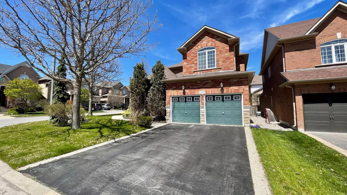 Oakville, ON L6M 4R5,2114 Helmsley AVE