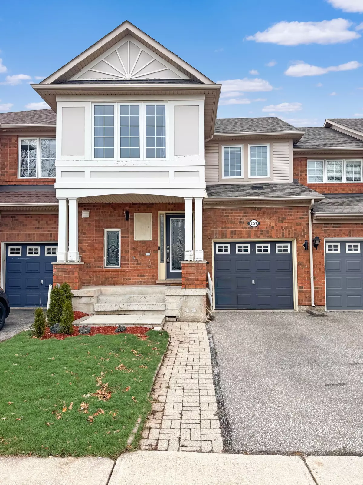 Oakville, ON L6M 4W8,2229 Amberglen CT