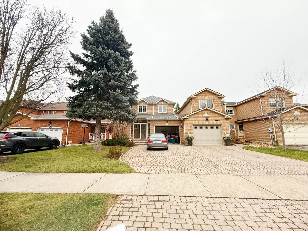 Oakville, ON L6J 7P8,2300 Springfield CRES