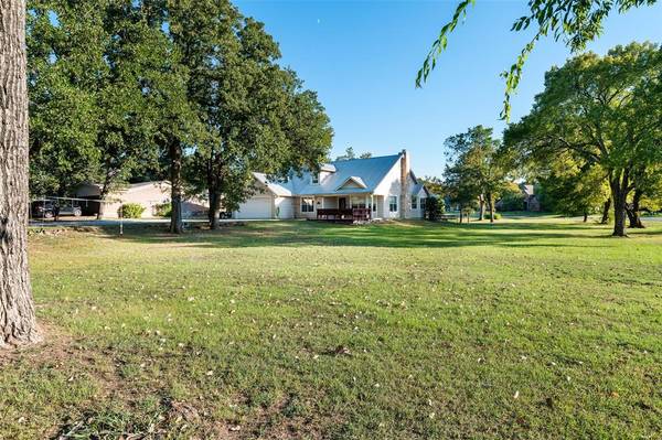 317 Kiowa Drive E, Lake Kiowa, TX 76240