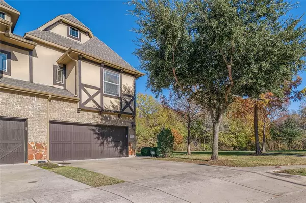 909 Brook Forest Lane, Euless, TX 76039