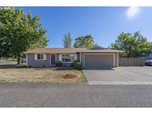 3208 E CRESTVIEW DR, Newberg, OR 97132