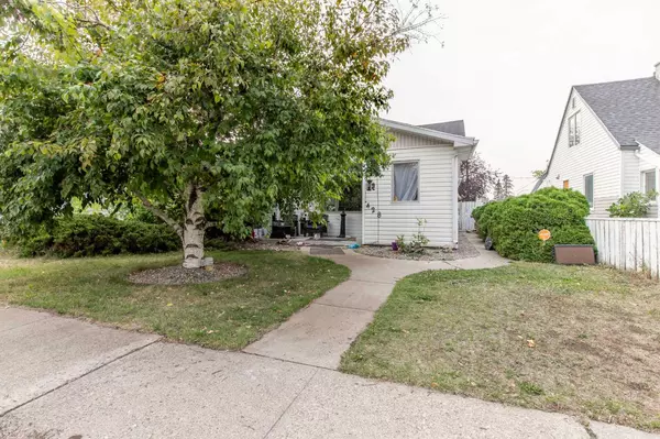 428 12 ST North, Lethbridge, AB T1H 2G7