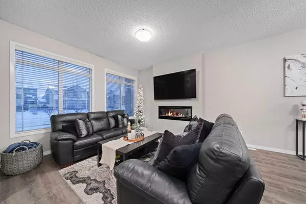 Chestermere, AB T1X2A2,521 West Lakeview Drive