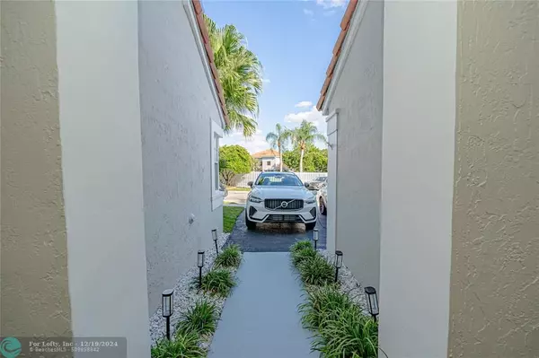 Weston, FL 33326,533 Bedford Ave