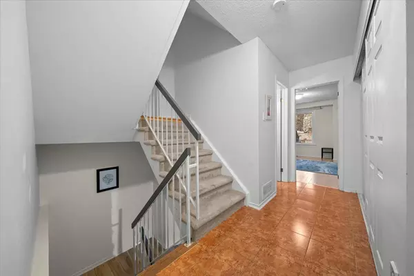 Vanier And Kingsview Park, ON K1L 7T7,249 Garneau ST #4