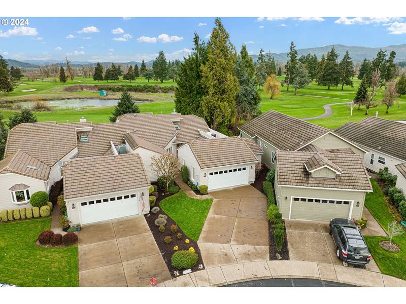 370 MAGNOLIA DR, Creswell, OR 97426