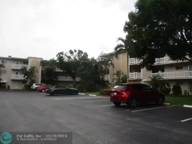 2687 Garden Dr  #212, Lake Worth, FL 33461